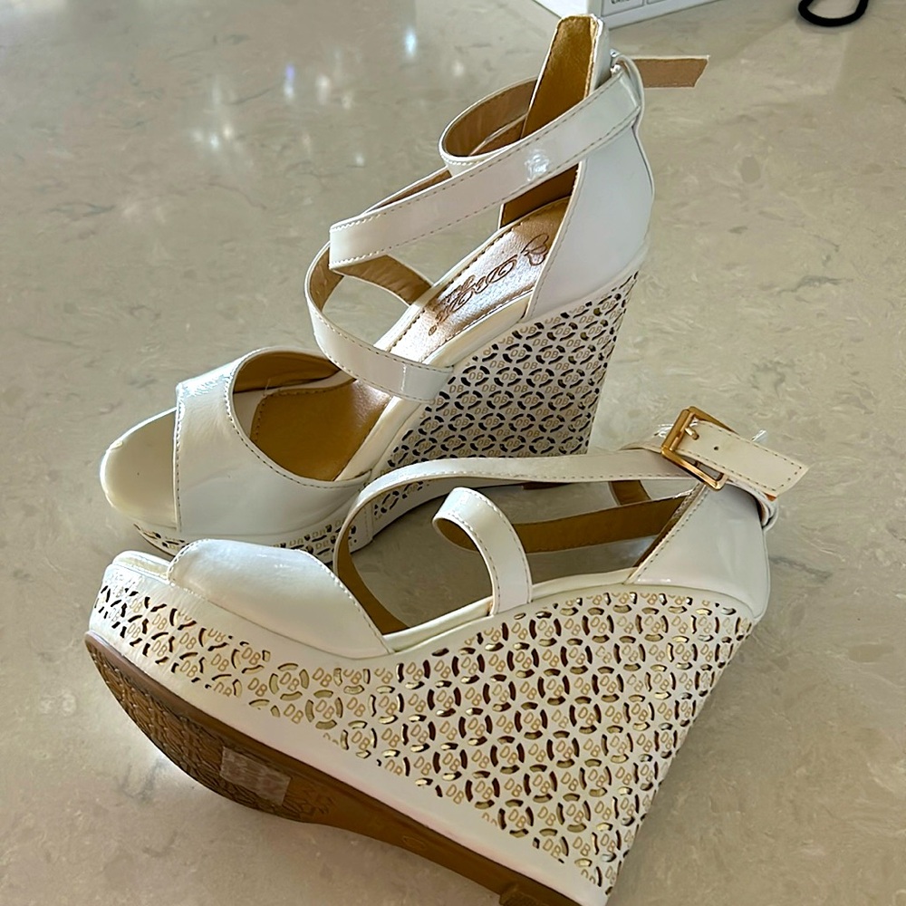 DbDk fashion white and gold open toe wedge size 6.5 M